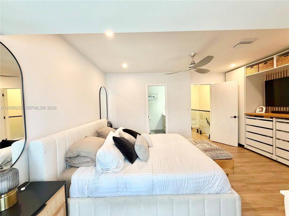 В аренду: $3,900 (2 спален, 2 ванн, 1082 Квадратных фут)