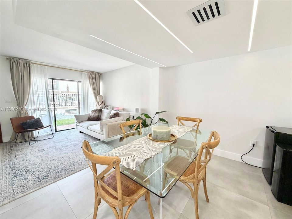 В аренду: $3,900 (2 спален, 2 ванн, 1082 Квадратных фут)