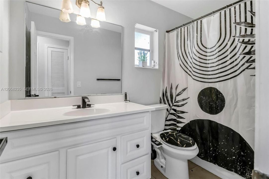 For Rent: $3,999 (4 beds, 2 baths, 1820 Square Feet)