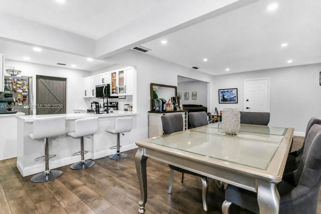 For Rent: $3,999 (4 beds, 2 baths, 1820 Square Feet)