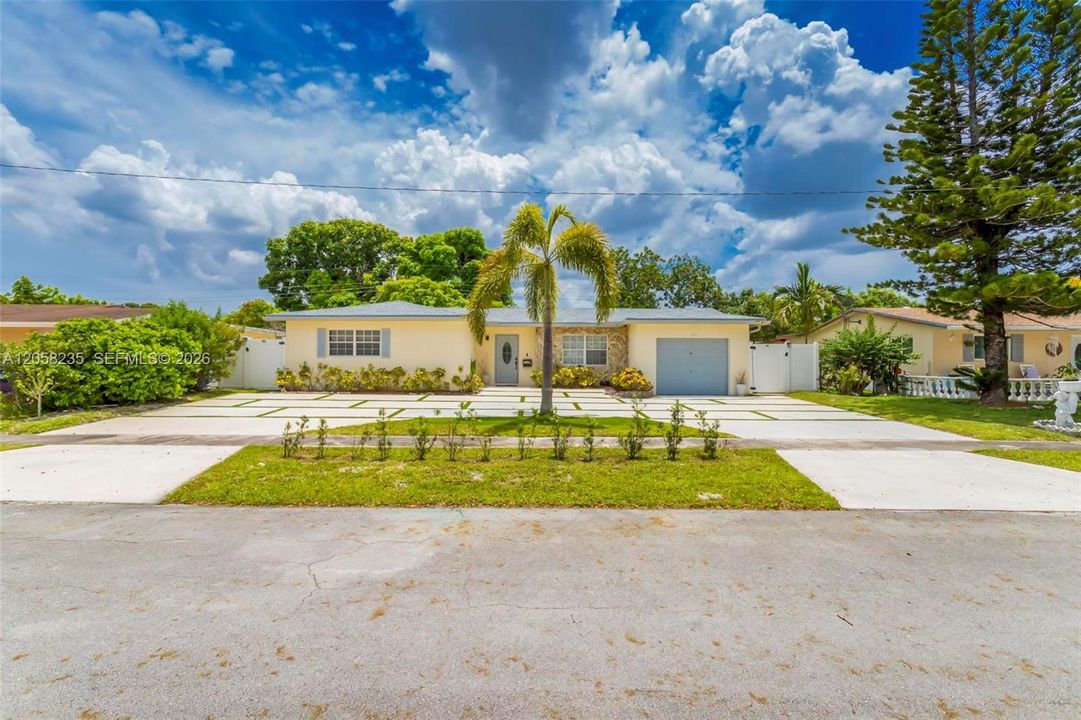 For Rent: $3,999 (4 beds, 2 baths, 1820 Square Feet)