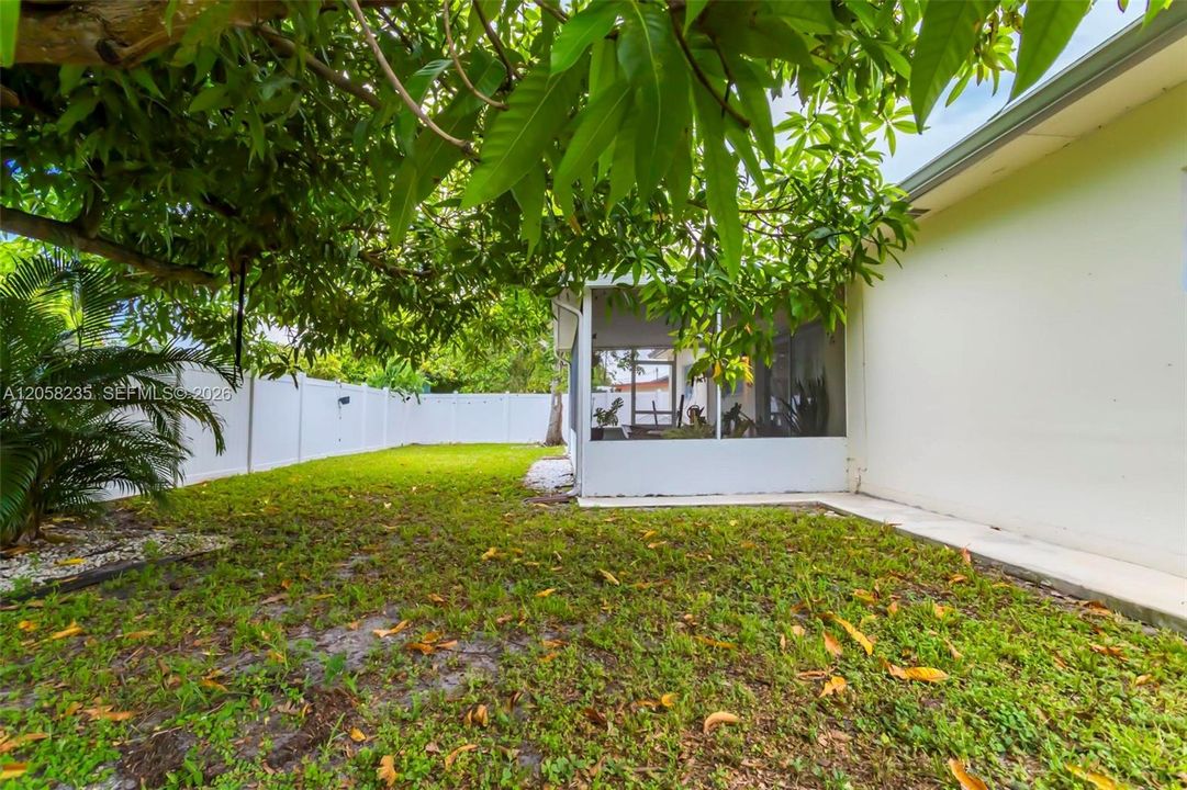 For Rent: $3,999 (4 beds, 2 baths, 1820 Square Feet)