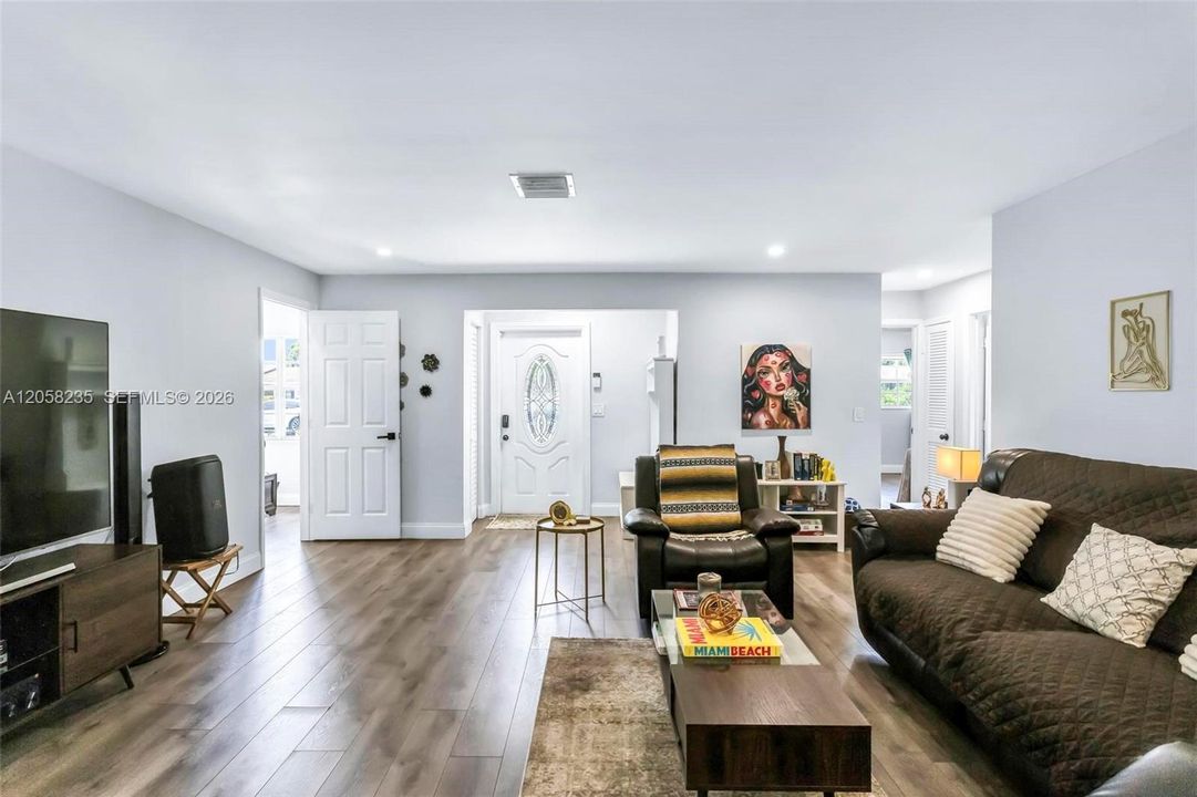 For Rent: $3,999 (4 beds, 2 baths, 1820 Square Feet)