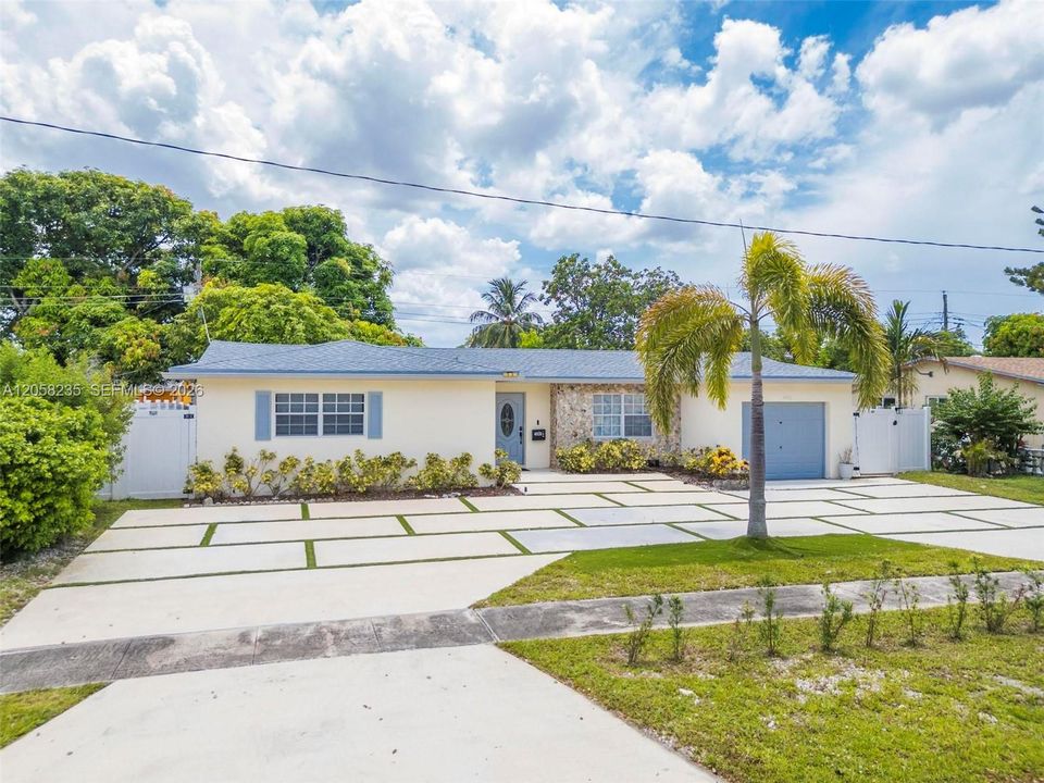 For Rent: $3,999 (4 beds, 2 baths, 1820 Square Feet)