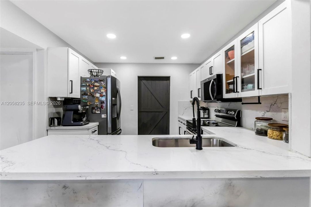 For Rent: $3,999 (4 beds, 2 baths, 1820 Square Feet)