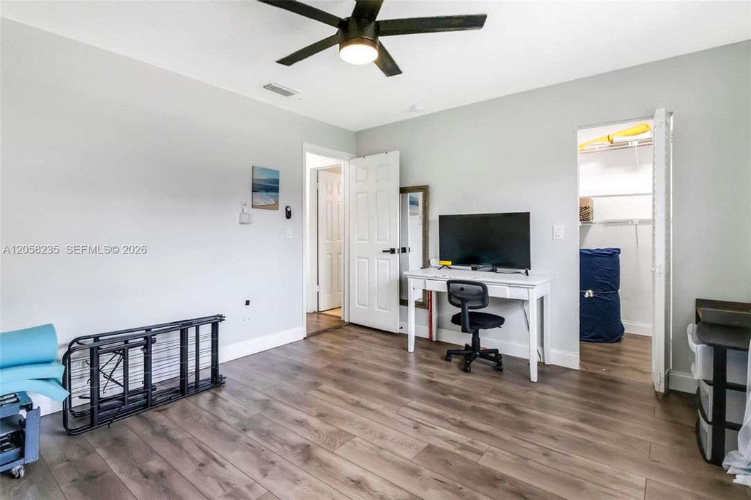 For Rent: $3,999 (4 beds, 2 baths, 1820 Square Feet)