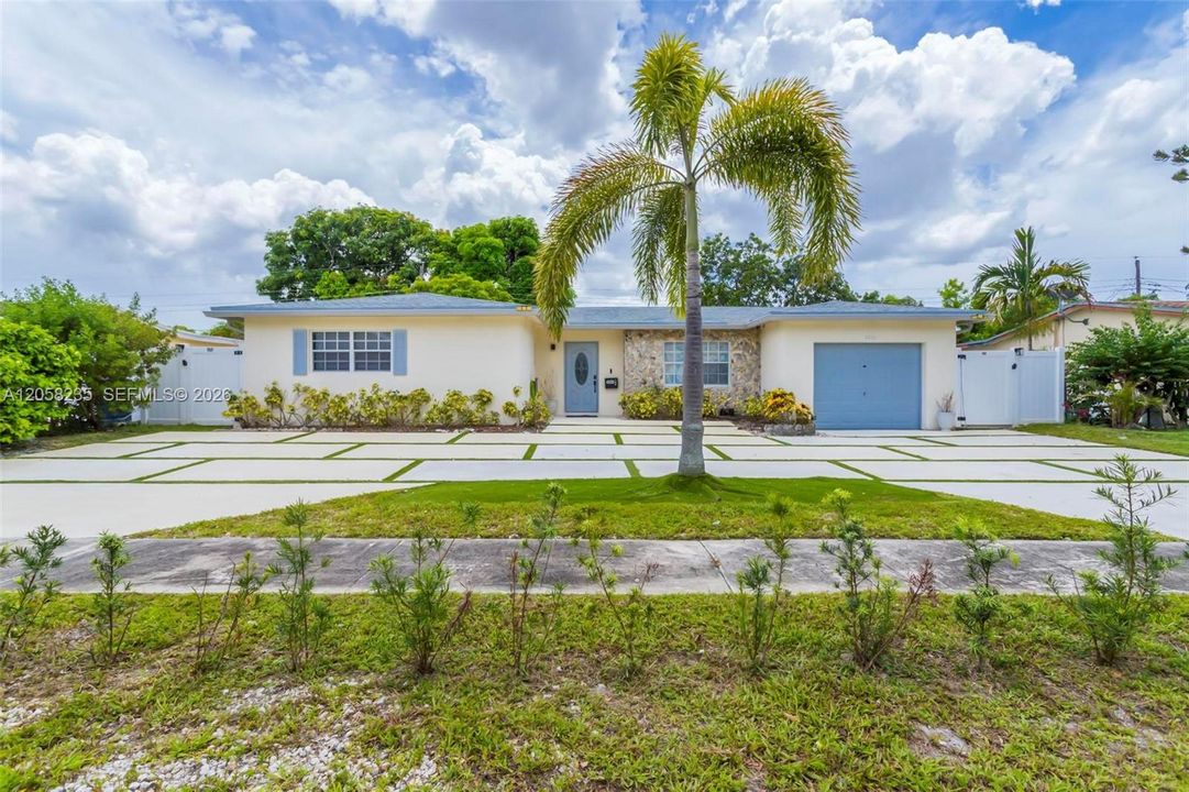 For Rent: $3,999 (4 beds, 2 baths, 1820 Square Feet)