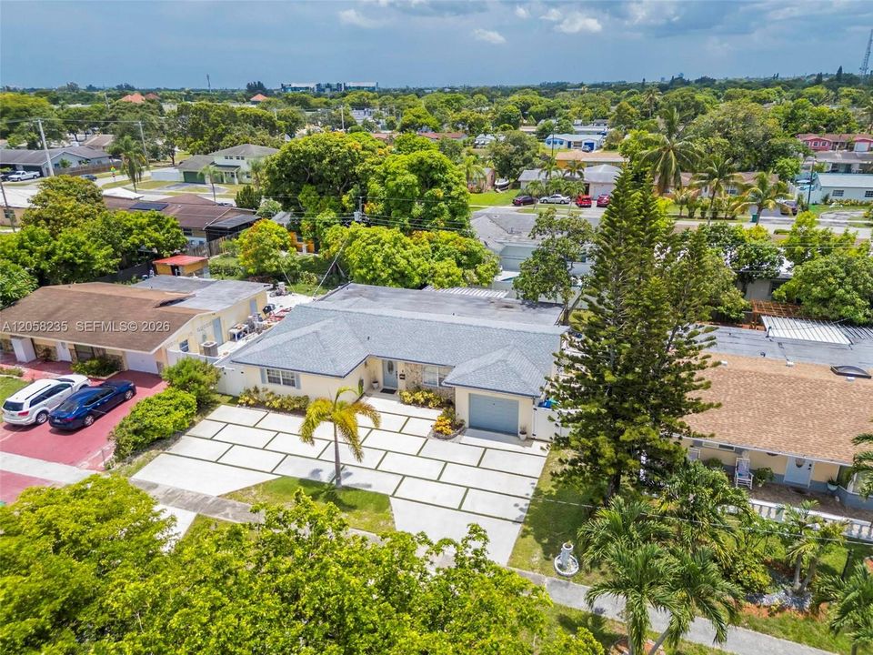 For Rent: $3,999 (4 beds, 2 baths, 1820 Square Feet)