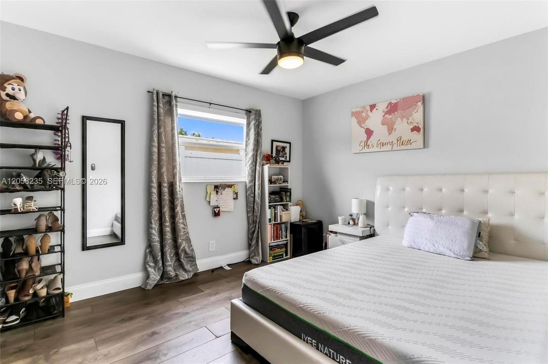 For Rent: $3,999 (4 beds, 2 baths, 1820 Square Feet)