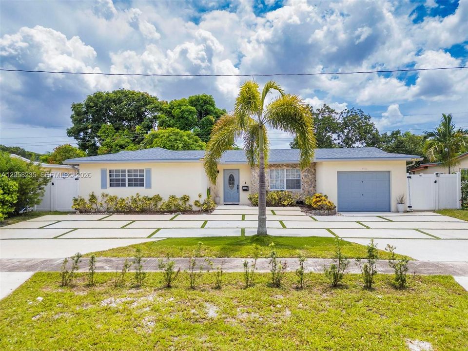 For Rent: $3,999 (4 beds, 2 baths, 1820 Square Feet)