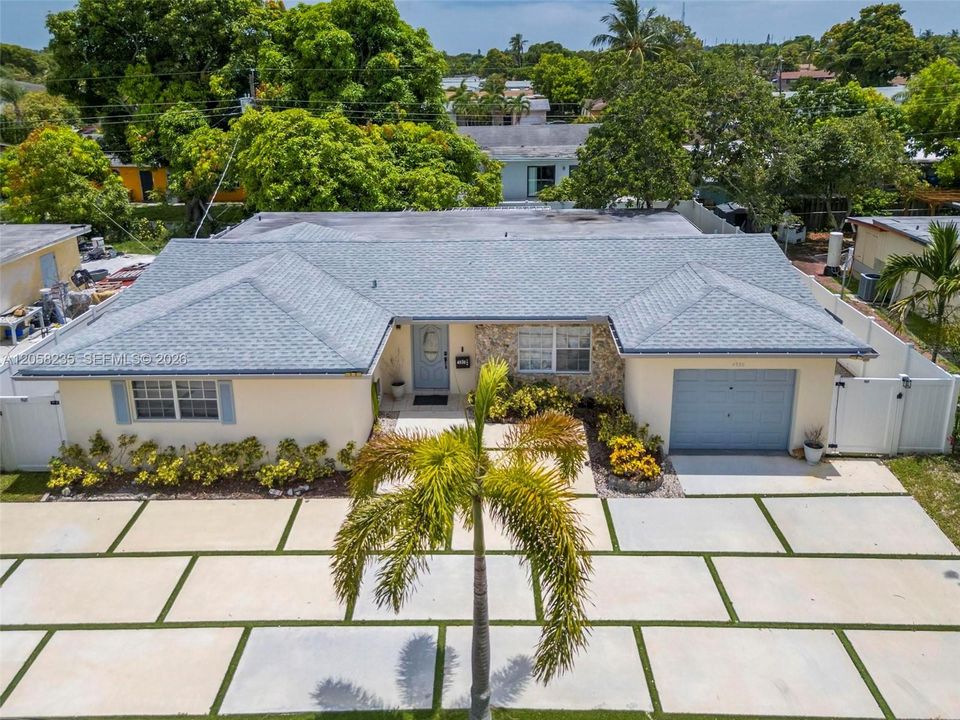 For Rent: $3,999 (4 beds, 2 baths, 1820 Square Feet)