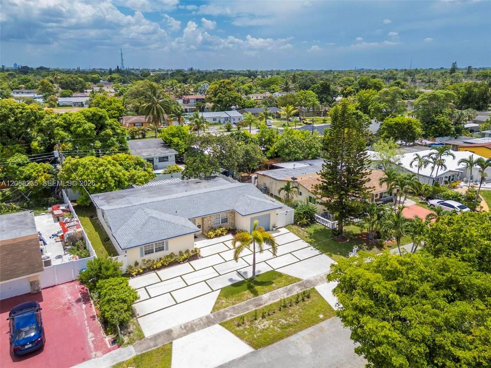 For Rent: $3,999 (4 beds, 2 baths, 1820 Square Feet)