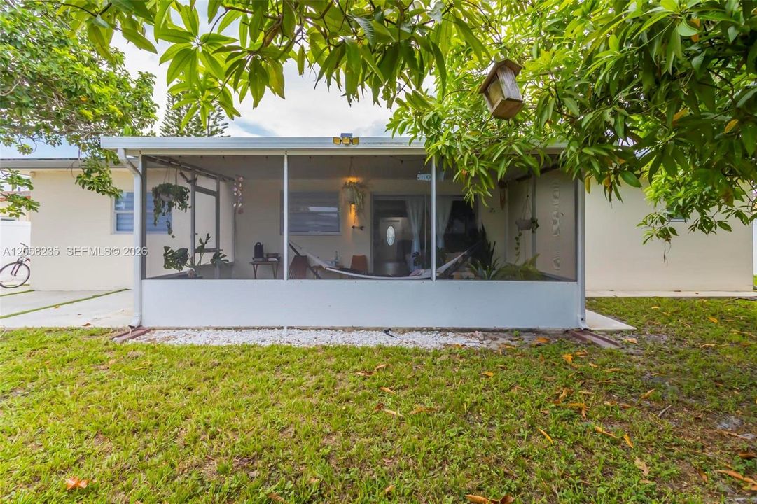 For Rent: $3,999 (4 beds, 2 baths, 1820 Square Feet)