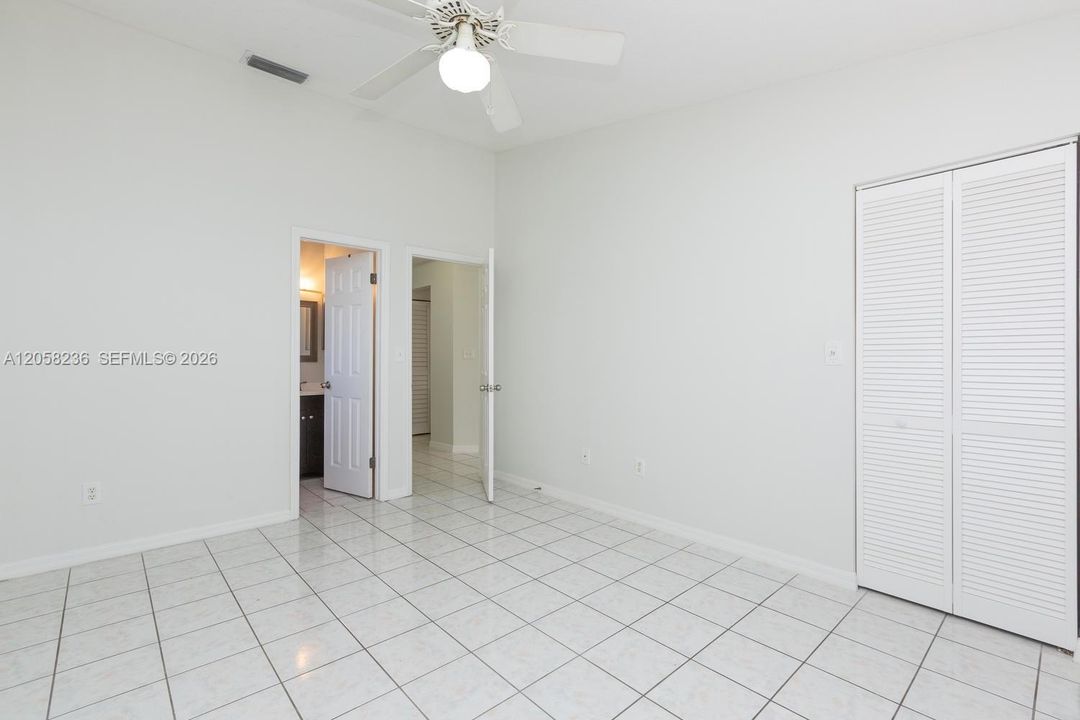 For Rent: $2,400 (2 beds, 2 baths, 927 Square Feet)