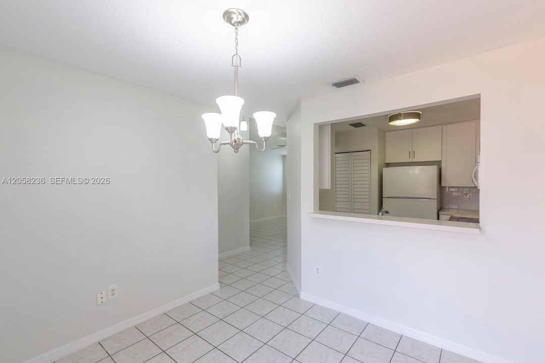 For Rent: $2,400 (2 beds, 2 baths, 927 Square Feet)