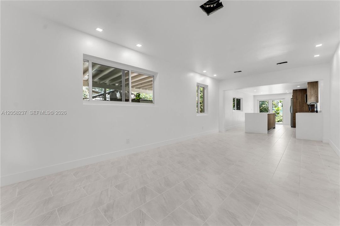 En Venta: $575,000 (2 camas, 2 baños, 1150 Pies cuadrados)