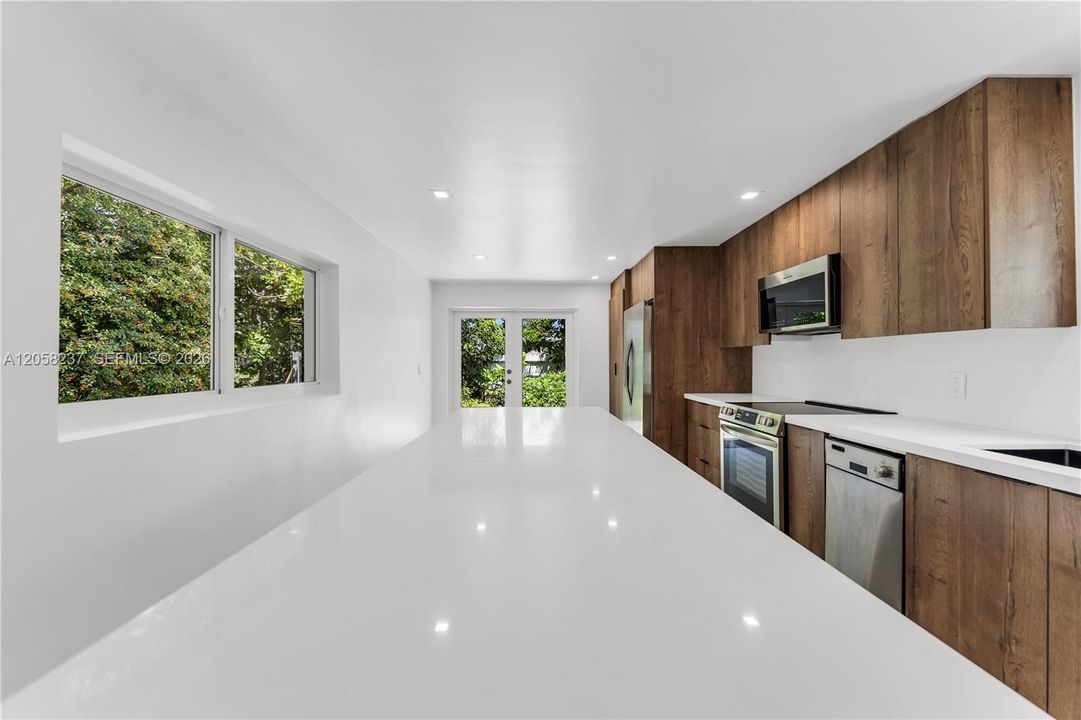 En Venta: $575,000 (2 camas, 2 baños, 1150 Pies cuadrados)
