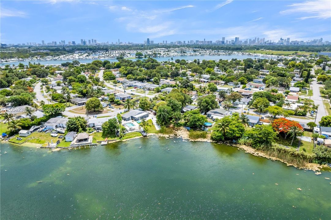 En Venta: $575,000 (2 camas, 2 baños, 1150 Pies cuadrados)