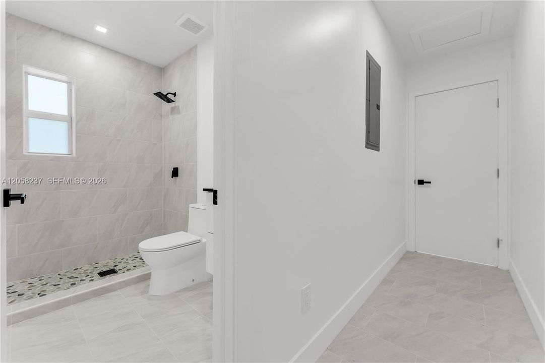 En Venta: $575,000 (2 camas, 2 baños, 1150 Pies cuadrados)