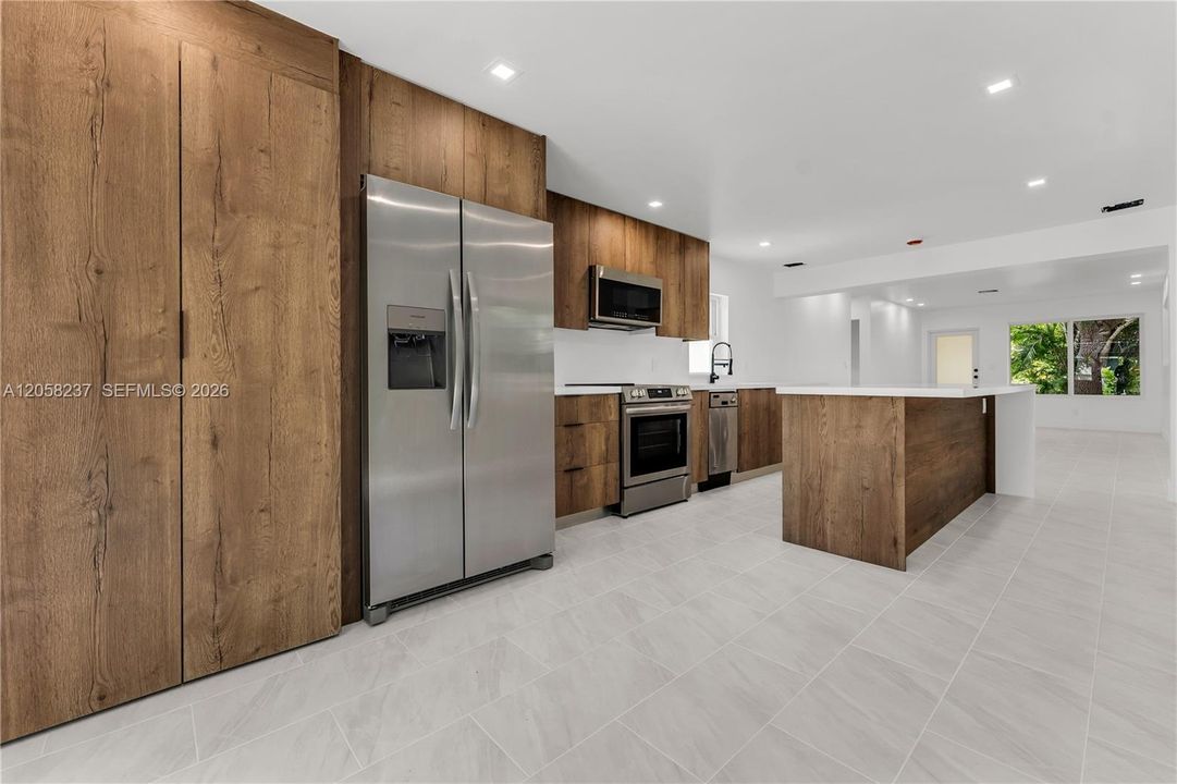 En Venta: $575,000 (2 camas, 2 baños, 1150 Pies cuadrados)