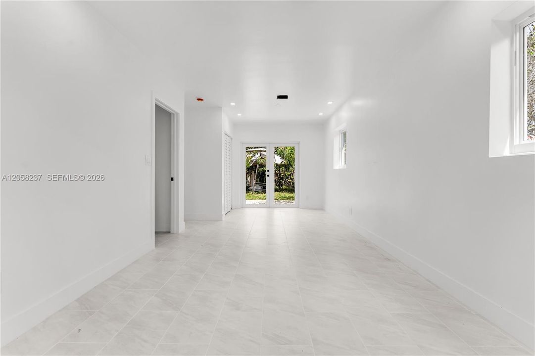 En Venta: $575,000 (2 camas, 2 baños, 1150 Pies cuadrados)