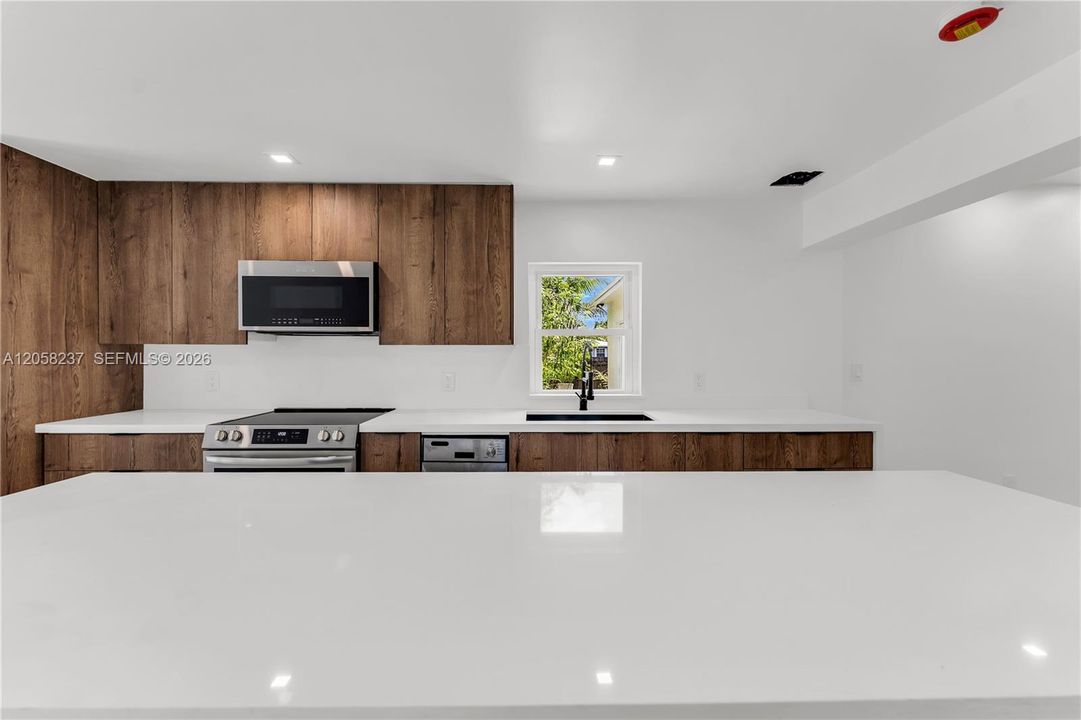 En Venta: $575,000 (2 camas, 2 baños, 1150 Pies cuadrados)