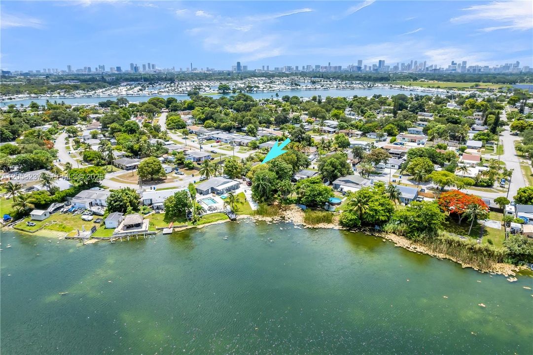 En Venta: $575,000 (2 camas, 2 baños, 1150 Pies cuadrados)