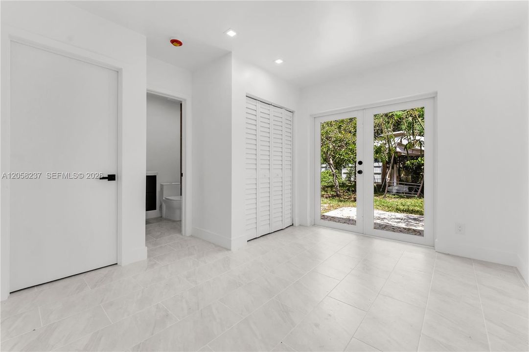 En Venta: $575,000 (2 camas, 2 baños, 1150 Pies cuadrados)