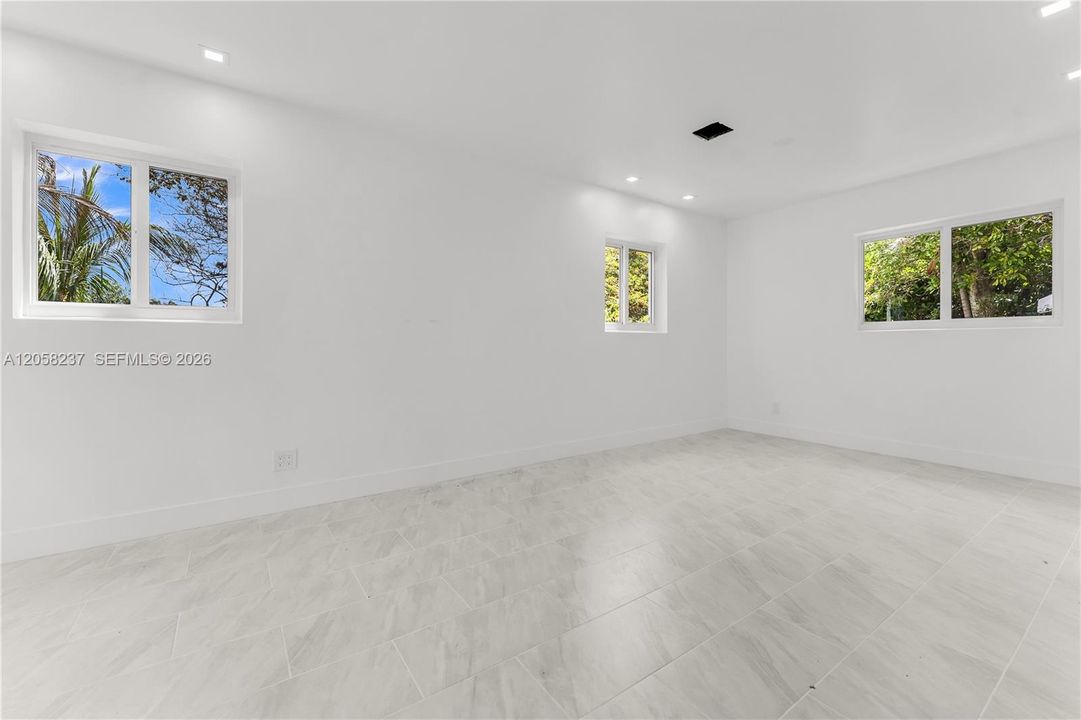 En Venta: $575,000 (2 camas, 2 baños, 1150 Pies cuadrados)
