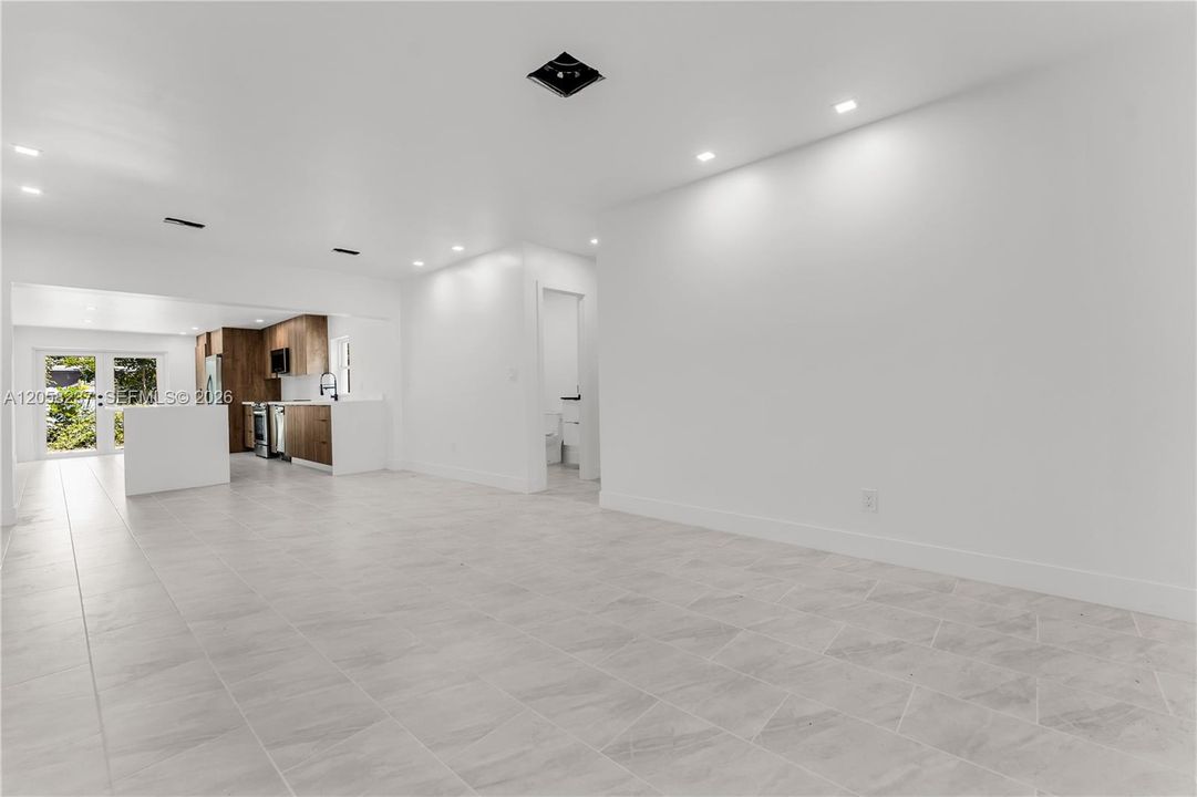 En Venta: $575,000 (2 camas, 2 baños, 1150 Pies cuadrados)