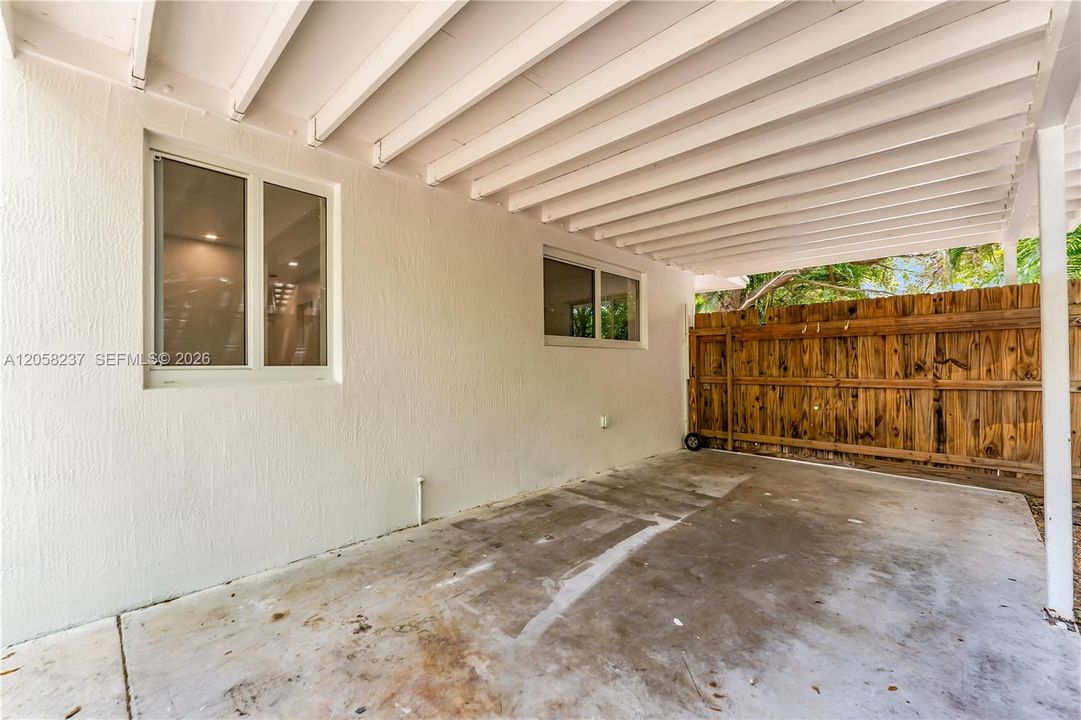 En Venta: $575,000 (2 camas, 2 baños, 1150 Pies cuadrados)