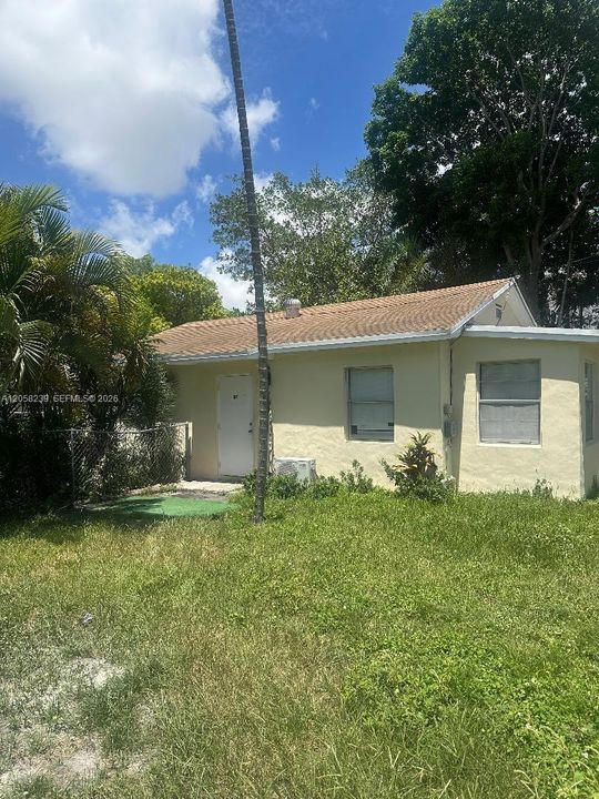 For Rent: $2,200 (2 beds, 1 baths, 3849 Square Feet)