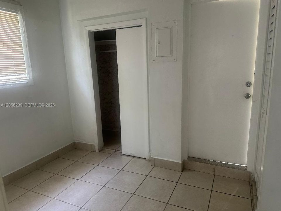 For Rent: $2,200 (2 beds, 1 baths, 3849 Square Feet)