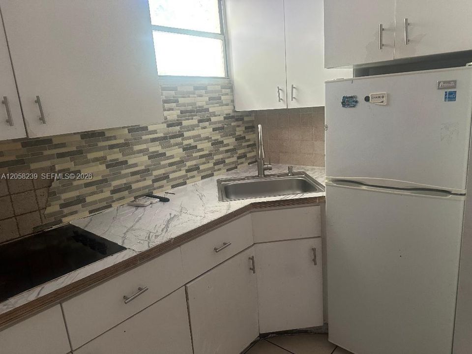 For Rent: $2,200 (2 beds, 1 baths, 3849 Square Feet)