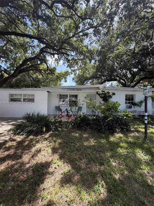 En Venta: $380,000 (4 camas, 3 baños, 948 Pies cuadrados)