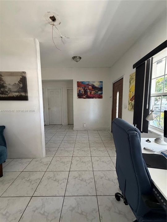 En Venta: $380,000 (4 camas, 3 baños, 948 Pies cuadrados)