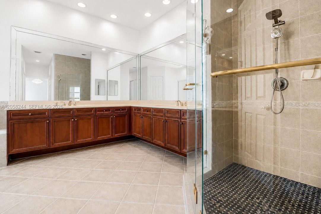На продажу: $995,000 (5 спален, 3 ванн, 3628 Квадратных фут)