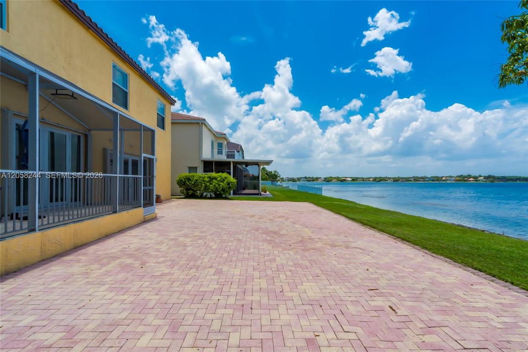 На продажу: $995,000 (5 спален, 3 ванн, 3628 Квадратных фут)
