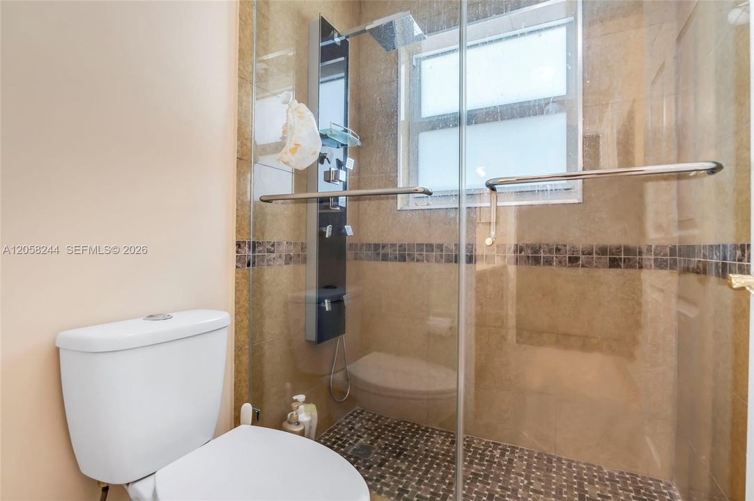 На продажу: $995,000 (5 спален, 3 ванн, 3628 Квадратных фут)