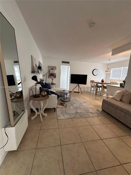 For Rent: $1,750 (1 beds, 1 baths, 645 Square Feet)