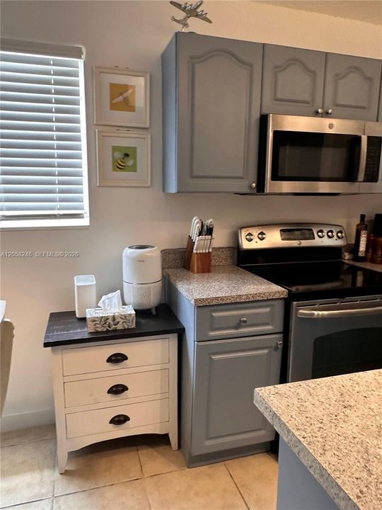 For Rent: $1,750 (1 beds, 1 baths, 645 Square Feet)