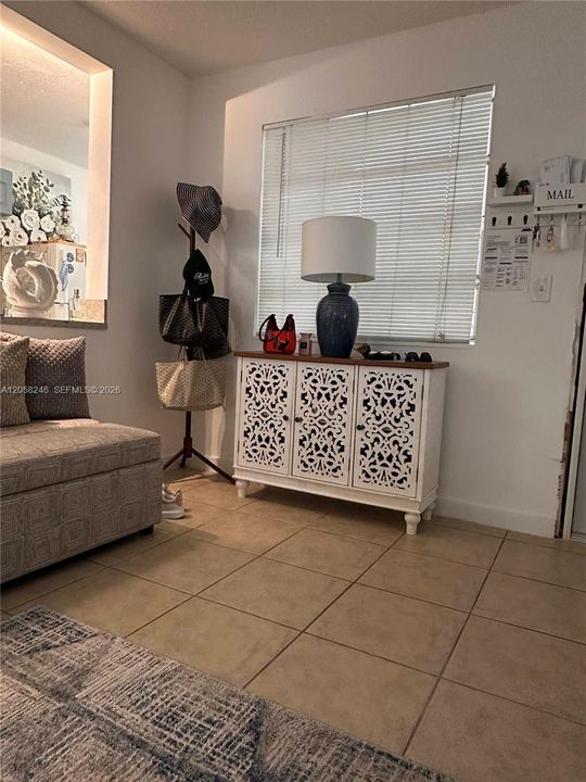 For Rent: $1,750 (1 beds, 1 baths, 645 Square Feet)