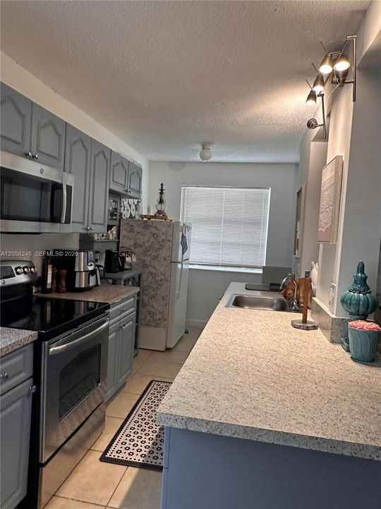 For Rent: $1,750 (1 beds, 1 baths, 645 Square Feet)
