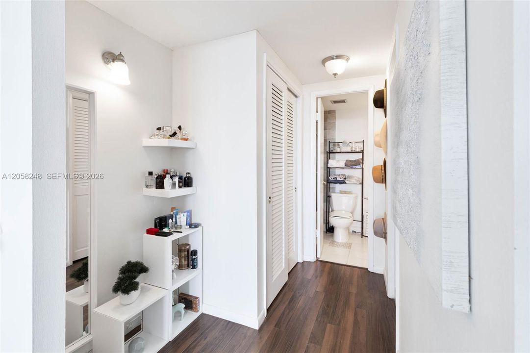 На продажу: $218,000 (2 спален, 2 ванн, 1132 Квадратных фут)