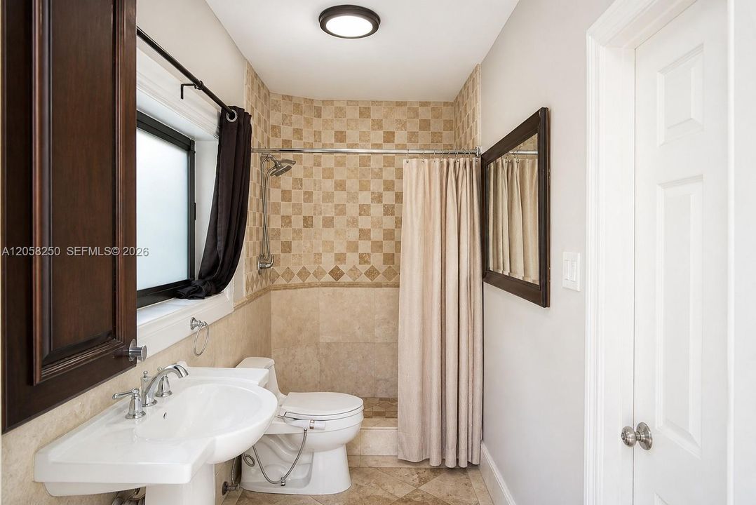En Renta: $3,995 (3 camas, 2 baños, 1246 Pies cuadrados)