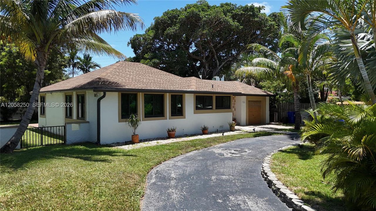 En Renta: $3,995 (3 camas, 2 baños, 1246 Pies cuadrados)