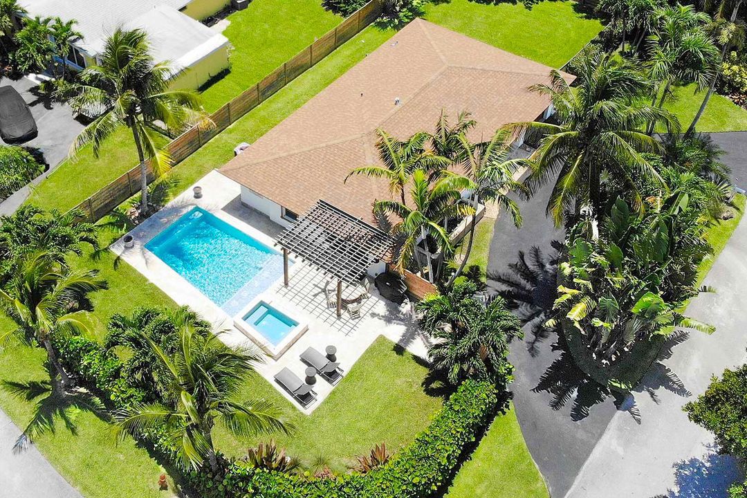 Pet Friendly Fenced Yard