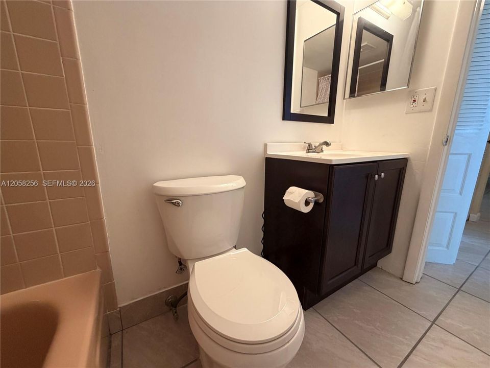 На продажу: $125,000 (2 спален, 2 ванн, 1000 Квадратных фут)