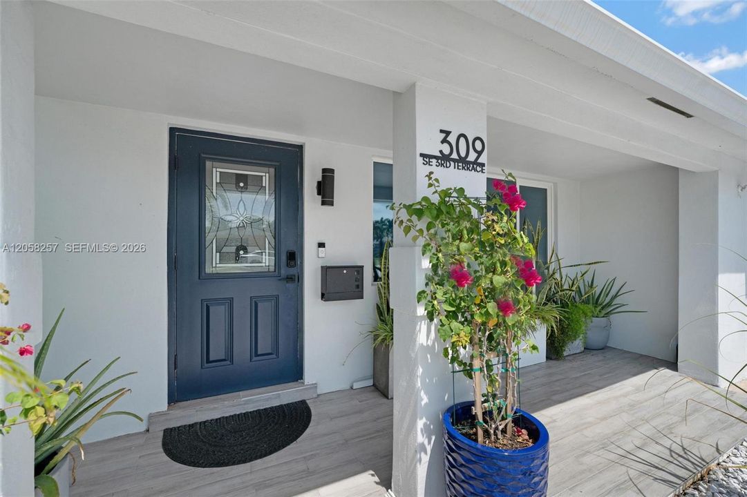 For Sale: $610,000 (4 beds, 2 baths, 1352 Square Feet)