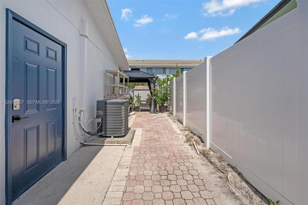For Sale: $610,000 (4 beds, 2 baths, 1352 Square Feet)